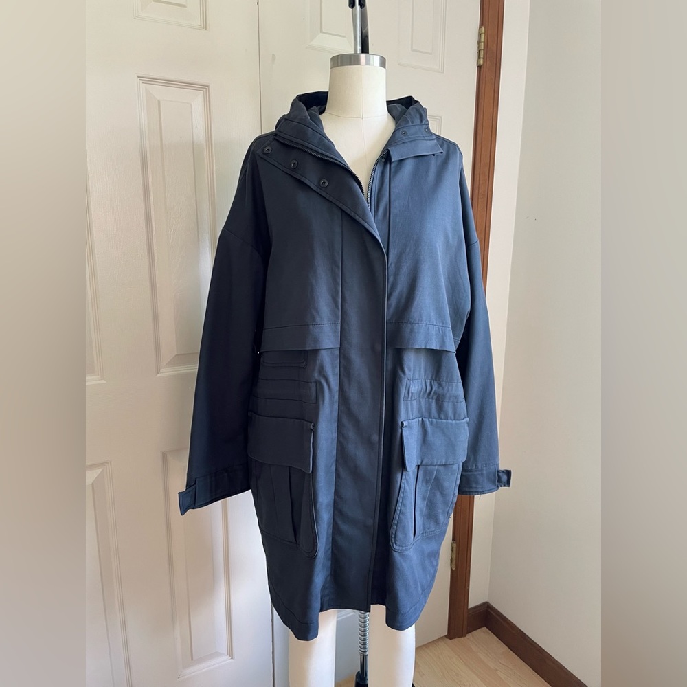 LULULEMON LAB WATER RESISTANT NAVY BLUE RAIN JACKET UTILITARIAN OVERSIZED SIZE 4